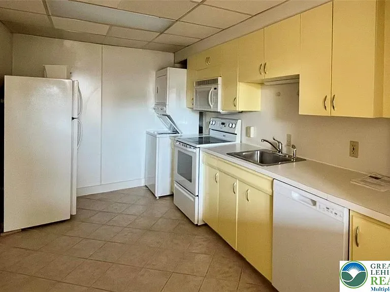 606 W Broad St #F — Photo 7