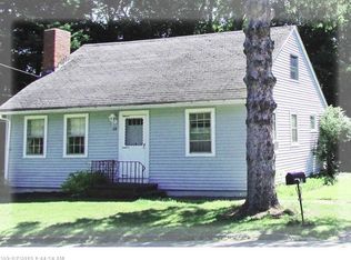 49 Oak Grove St, Veazie, ME 04401