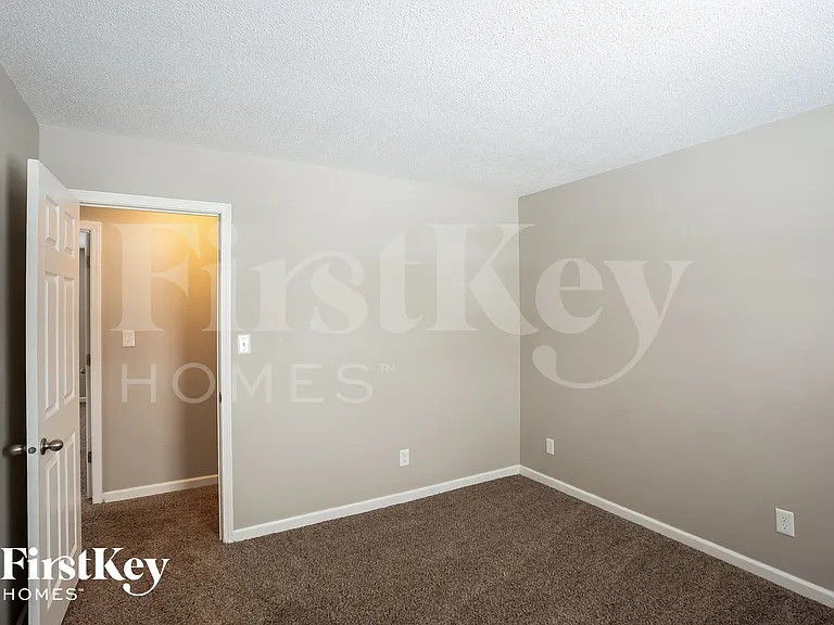 439 Fox Cir — Photo 8
