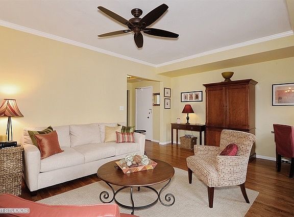 3rd image of 5410 N Winthrop Ave #3