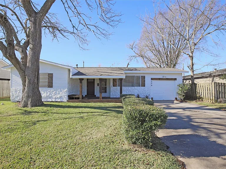 506 Azalea St — Photo 1