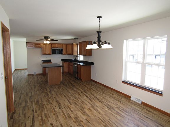 5th image of 627 N Pearl St
