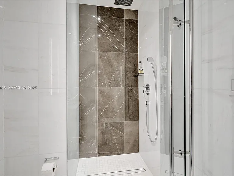 300 Biscayne Blvd #2305W — Photo 23