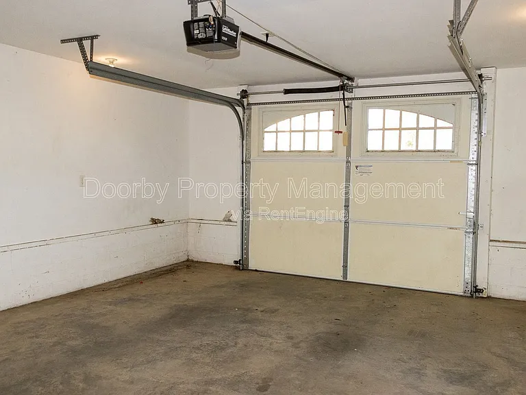 1711 Ashton St — Photo 32