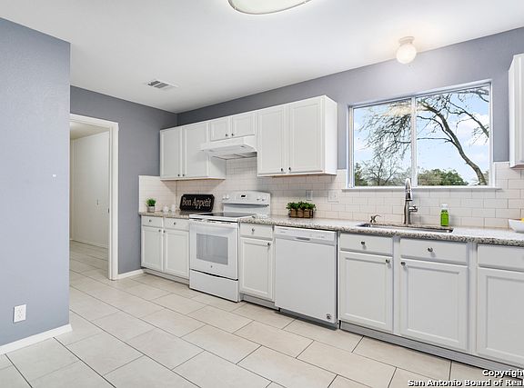 5th image of 15246 Kamary Ln