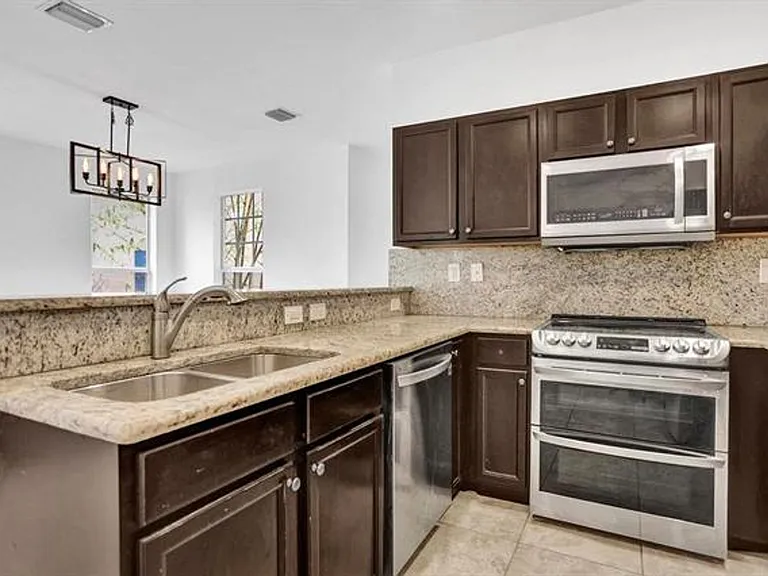9081 SW 169th Path #Townhouse 9081 — Photo 7