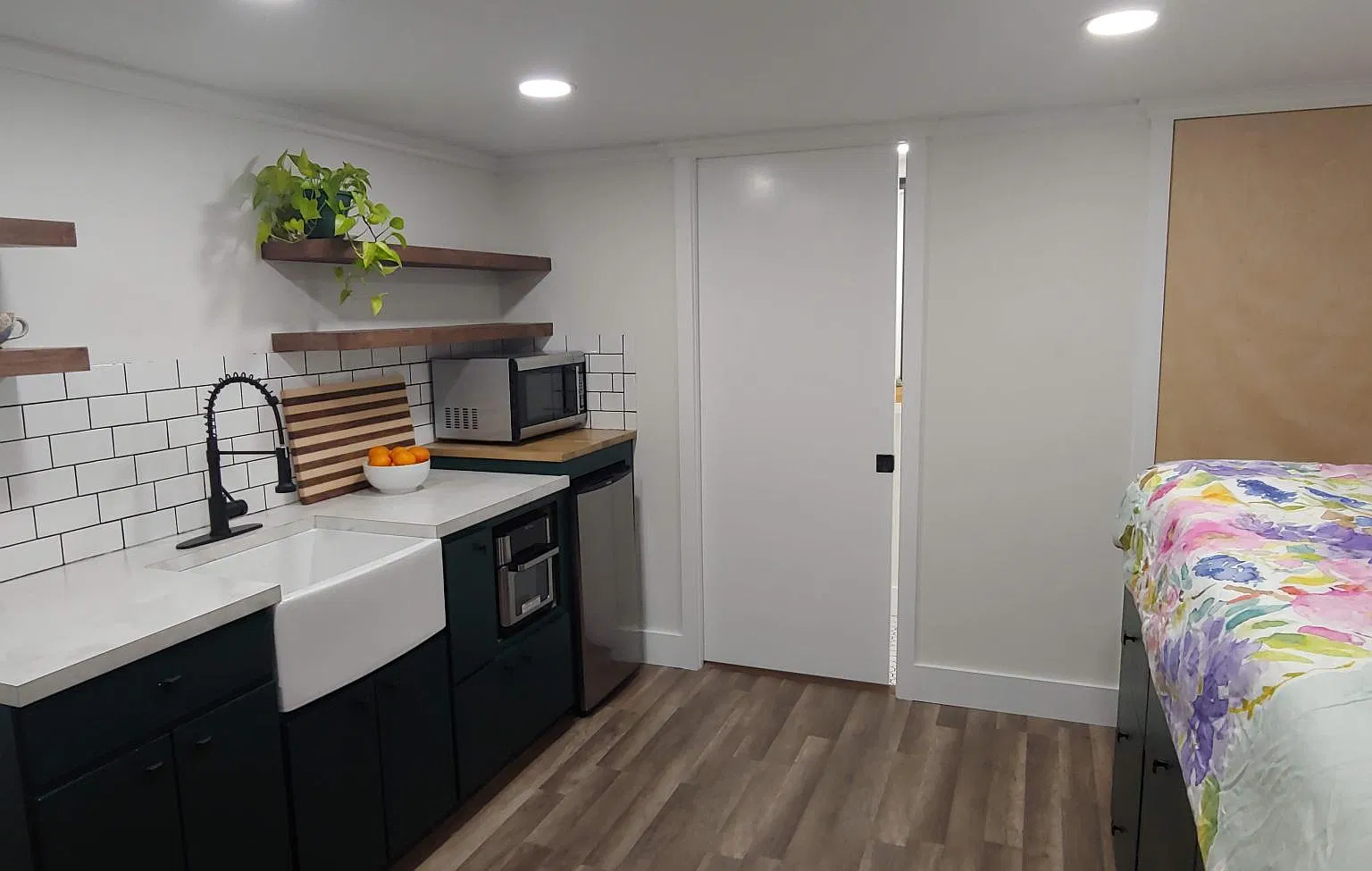 Studio, 220 sqft, $1,100 — Photo 3