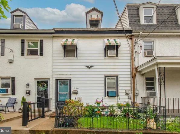 1220 Radcliffe St, Bristol, PA 19007