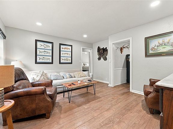 3rd image of 1806 HILLCREST STREET
