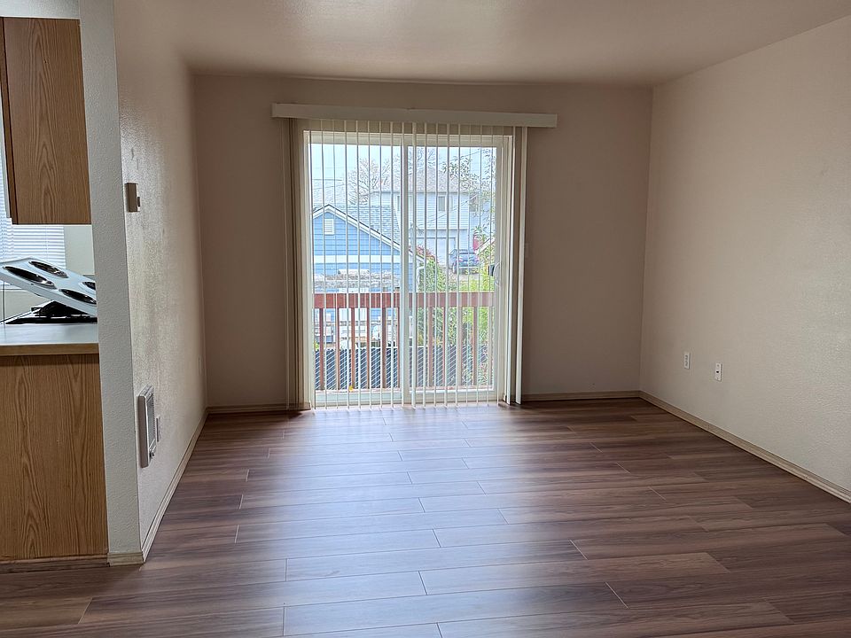 Large living area. New flooring, new paint and new blinds.