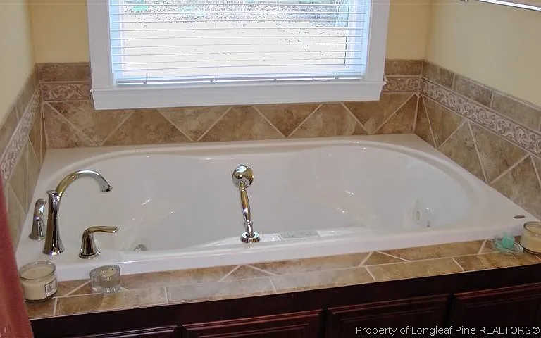 158 Sherwood Ln — Photo 7