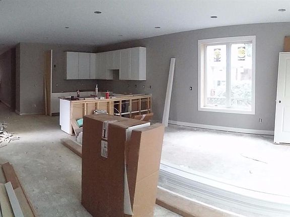 2nd image of 3874 Isabella Ave