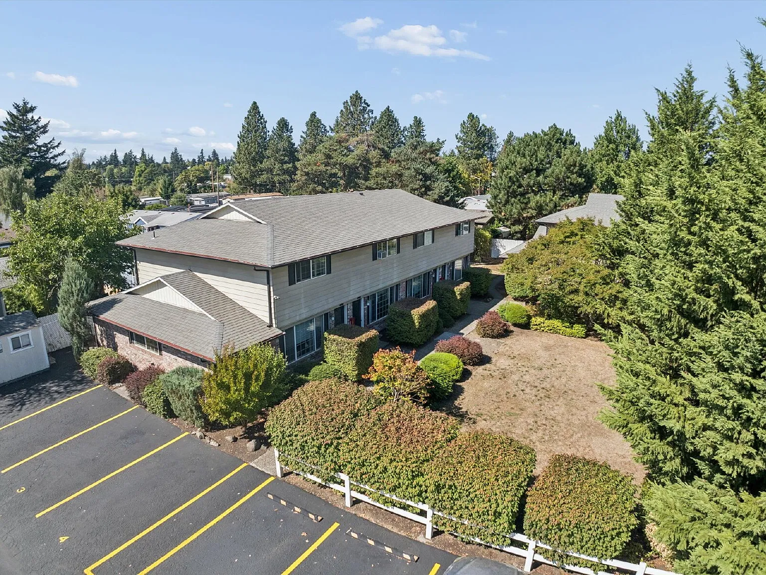 2 bed, 1.5 bath, 900 sqft, $1,695 — Photo 3