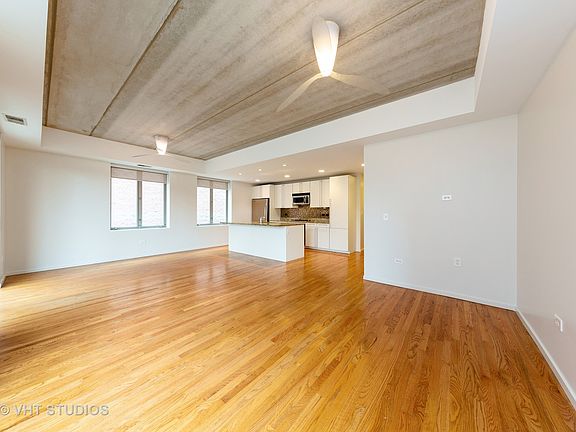 4th image of 1422 N La Salle St #305