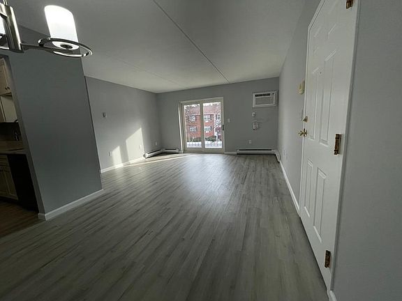 3rd image of 36 Maple Crest Cir