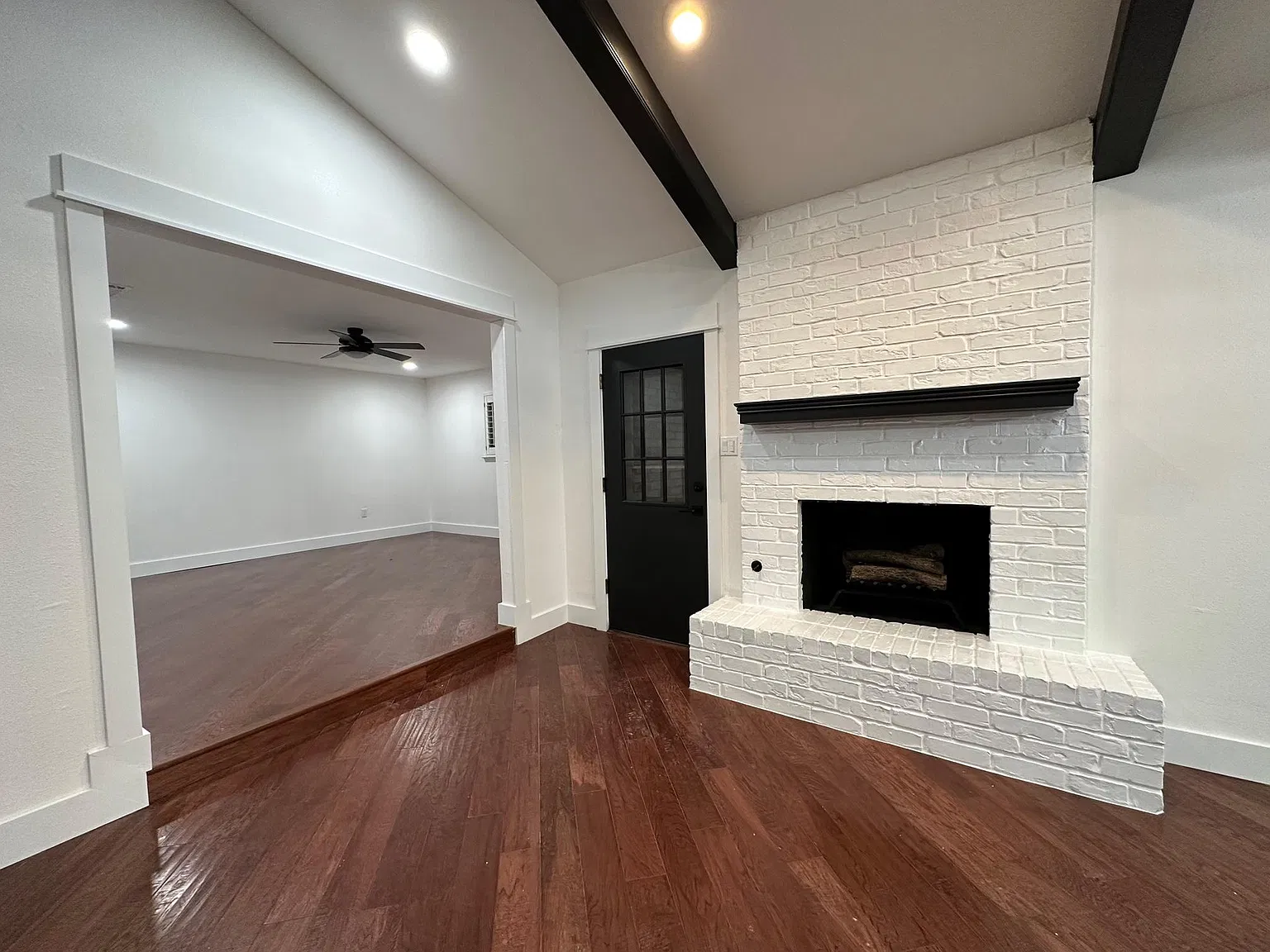 4 bed, 1992 sqft, $2,595 — Photo 2