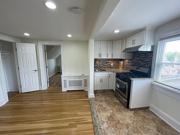 2nd image of 460 Shannon Pl Floor 3