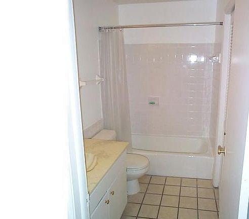 4th image of 2827 Chateau Cir S