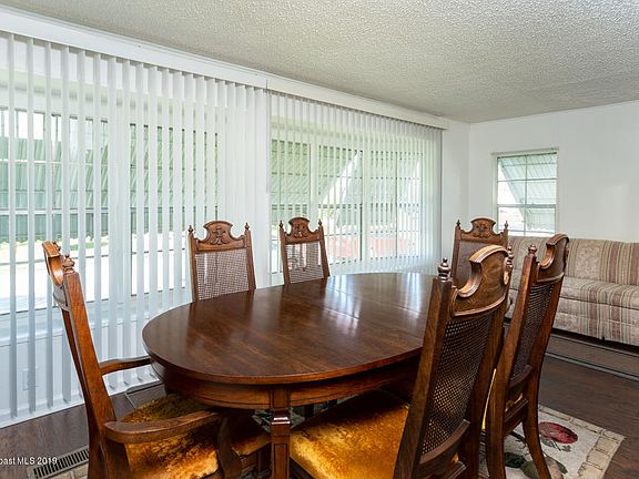 4th image of 1074 Wren Cir