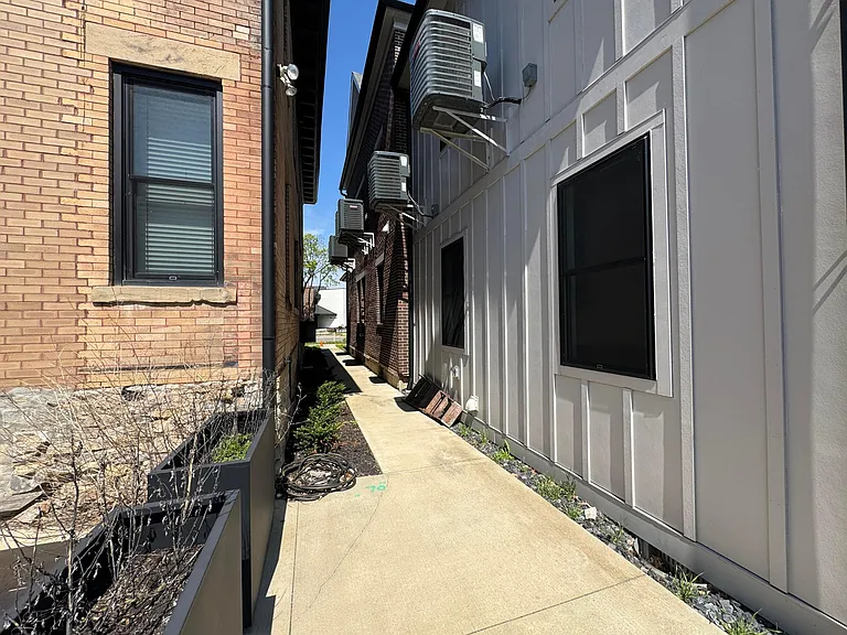 973 E Broad St #4 — Photo 23