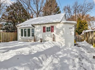 208 Palmerston Ave, Whitby, ON L1N 3E7