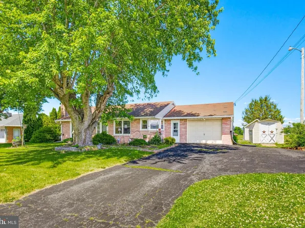 36 Glenwood Dr, Ephrata, PA 17522