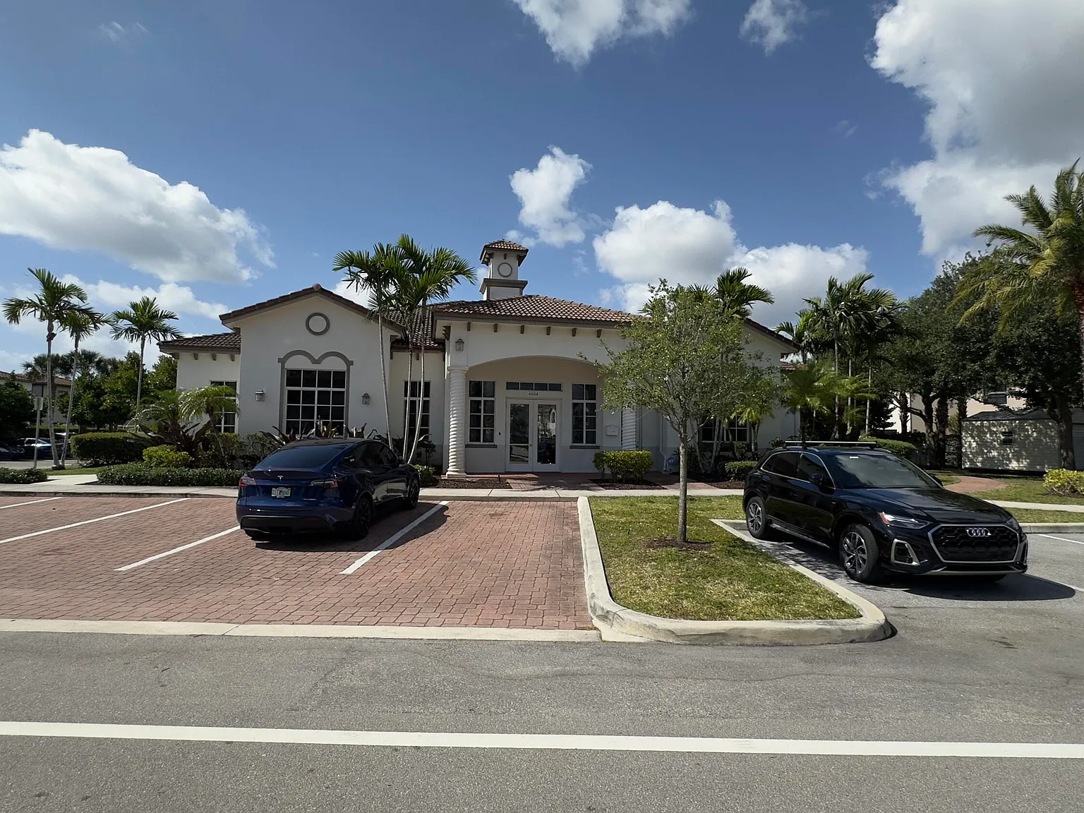 3 bed, 3.0 bath, 1311 sqft, $2,400 — Photo 4