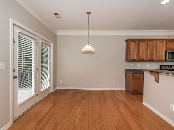 5th image of 544 Wrayhill Dr