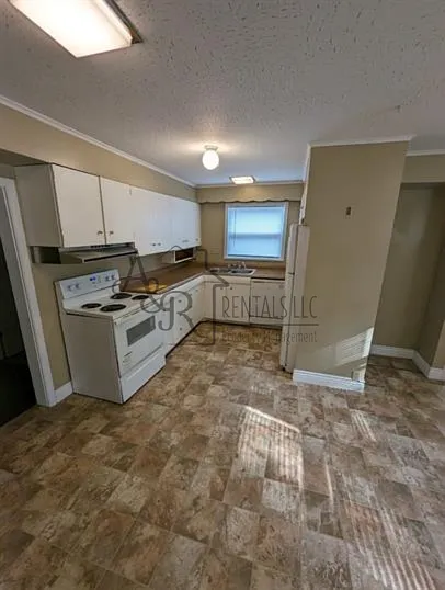 114 W Washington St — Photo 18