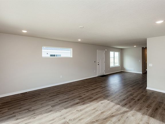 5th image of 2737 13th St NE