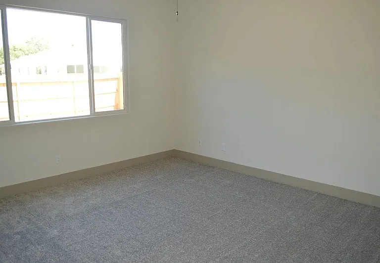 2430 Bastidas Dr — Photo 27