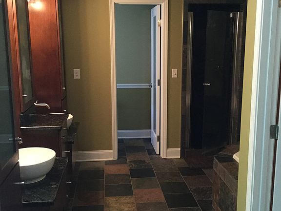 5th image of 381 Evergreen Ct