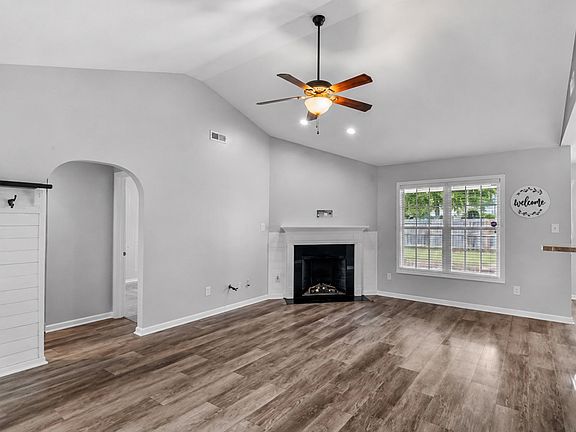 3rd image of 303 Kingston Rd
