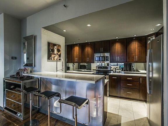 3rd image of 3030 McKinney Ave APT 902