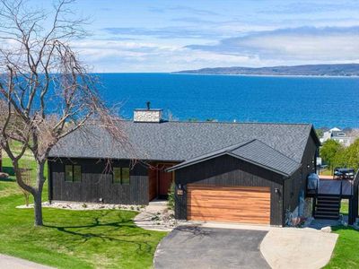 914 Country Ln, Petoskey, MI, 49770