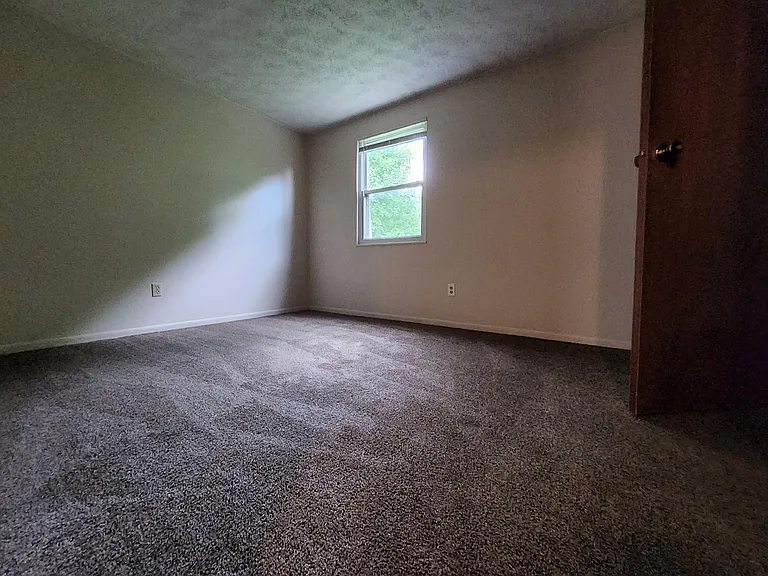 1668 Colonial Dr — Photo 6