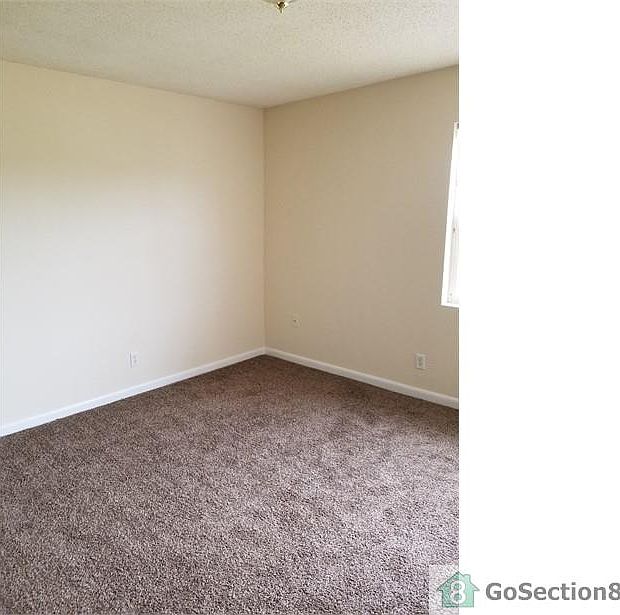 2nd image of 601 E Wilshire Blvd APT 1