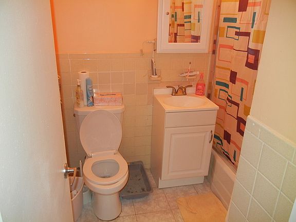 2nd image of 2915 W 5th St APT 6A