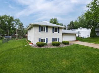 7243 Upper 139th St W, Apple Valley, MN 55124