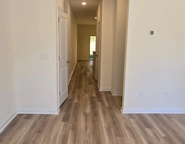 1098 Silverbend Trl — Photo 6