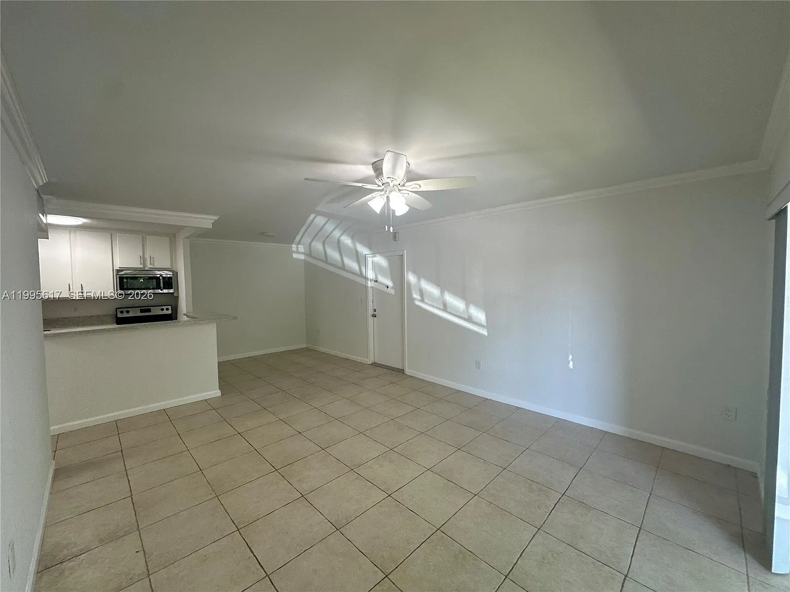 Venetian Palms Condo — Photo 2