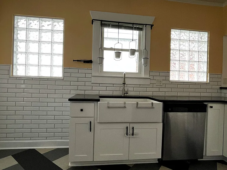 917 Gates Ave — Photo 21