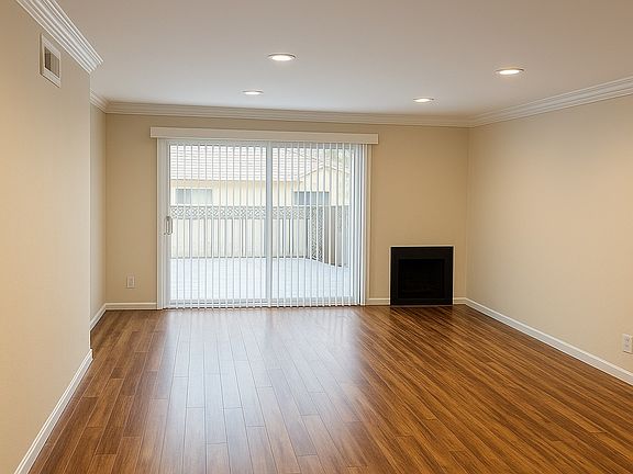4th image of 700 Palm Dr APT 105