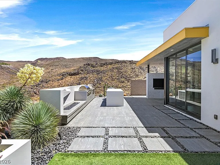 692 Scenic Cliff Dr — Photo 36