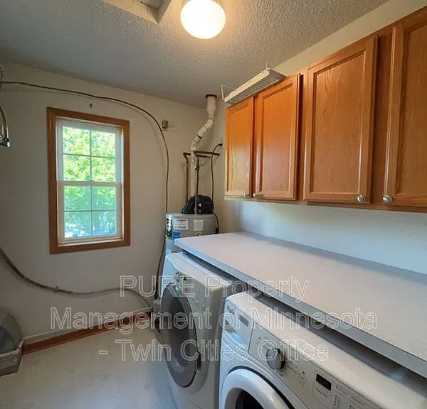 1033 Traditions Ct — Photo 11