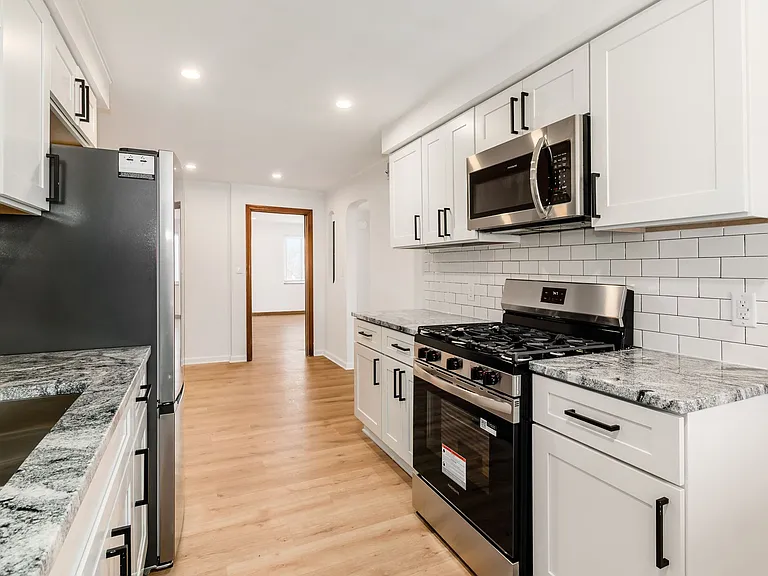 42 N Westgate Ave #D — Photo 7
