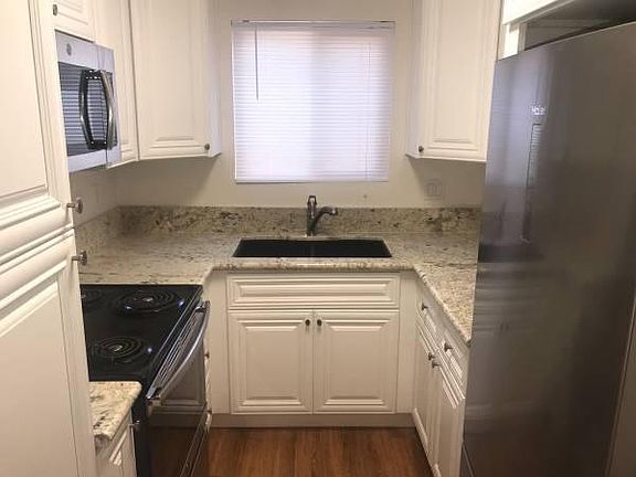 5th image of 1319 Hornblend St