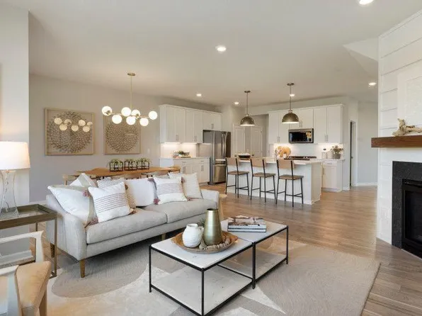 9701 4th St N, Lake Elmo, MN 55042