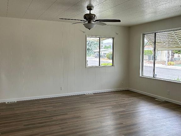 4th image of 942 Vista Grande Dr