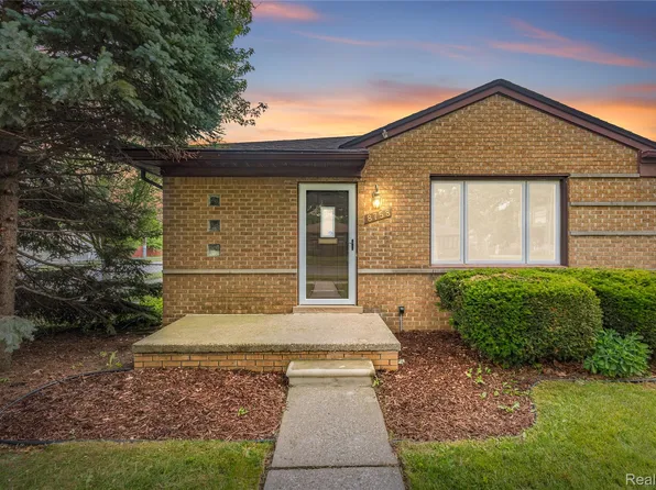 8758 Huron St, Taylor, MI 48180